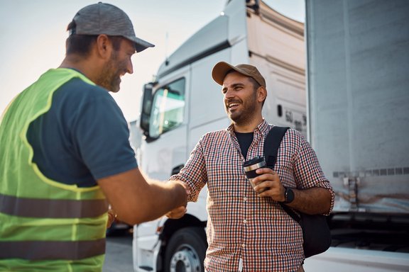 bauwelt_unternehmen_partner_lieferung-haendedruck-kooperation.jpg  